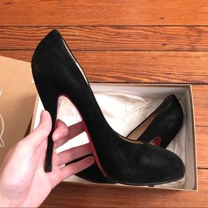 Christian Louboutin Size 39 Black Pump